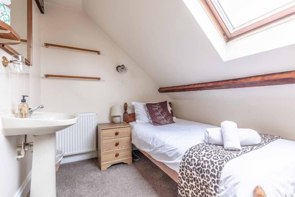 4 Bed 3 Baths In Central Windsor! Walk 2 All The Sights! Legoland 5 Min Drive מראה חיצוני תמונה