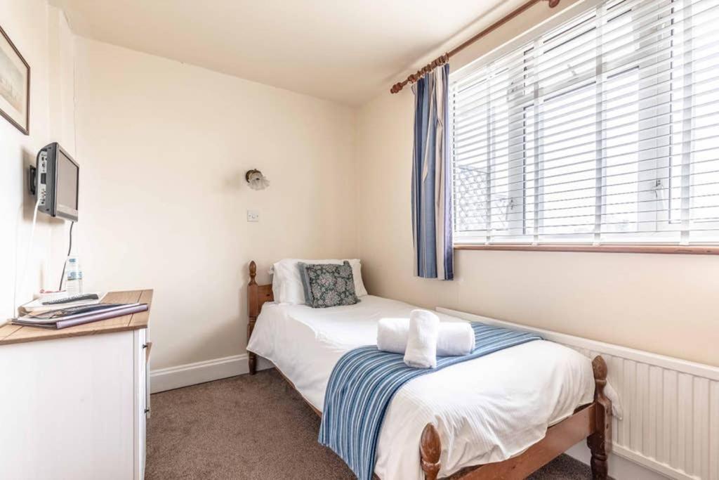 4 Bed 3 Baths In Central Windsor! Walk 2 All The Sights! Legoland 5 Min Drive מראה חיצוני תמונה